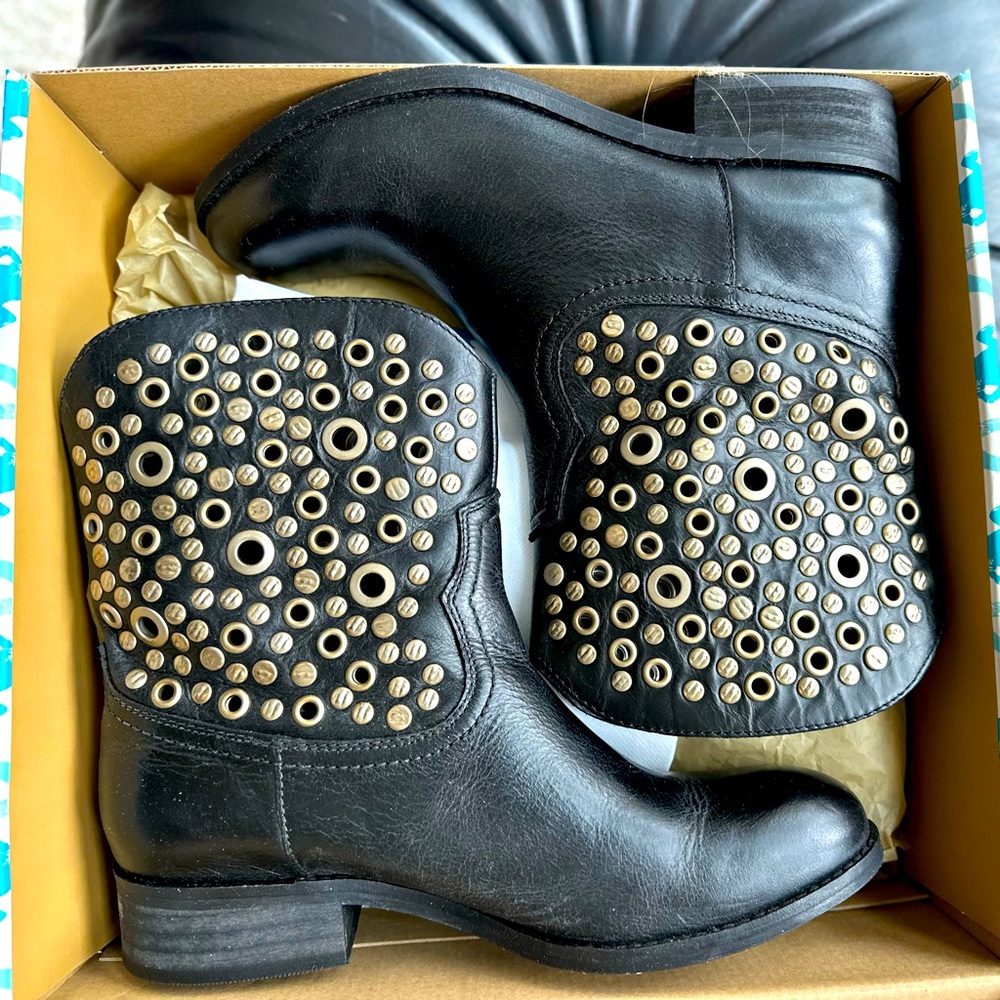 Women’s Lucchese Zoey Black Grommet Boots Like new 7.5